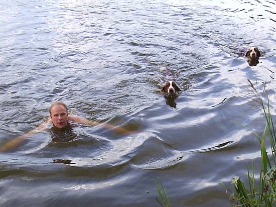 Zdeněk, Arwen a Gira v rybníku
